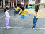 102 playing with the rubber band rope (57)