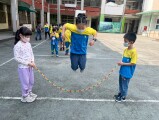 102 playing with the rubber band rope (60)