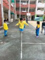 102 playing with the rubber band rope (79)