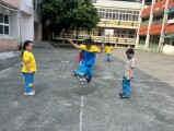 103 playing with the rubber band rope (13)