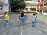 103 playing with the rubber band rope (14)