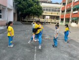 103 playing with the rubber band rope (16)