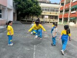 103 playing with the rubber band rope (17)