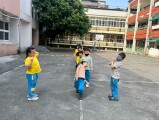 103 playing with the rubber band rope (20)
