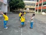 103 playing with the rubber band rope (23)