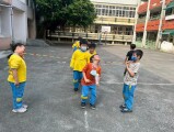 103 playing with the rubber band rope (25)