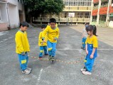 103 playing with the rubber band rope (45)