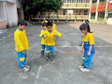 103 playing with the rubber band rope (46)