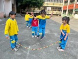 103 playing with the rubber band rope (47)