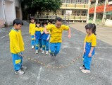 103 playing with the rubber band rope (49)