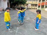103 playing with the rubber band rope (50)