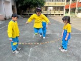 103 playing with the rubber band rope (52)