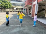 103 playing with the rubber band rope (55)