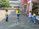 103 playing with the rubber band rope (58)