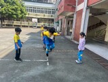 103 playing with the rubber band rope (61)