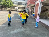 103 playing with the rubber band rope (64)