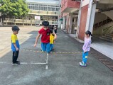 103 playing with the rubber band rope (67)