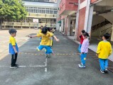 103 playing with the rubber band rope (69)