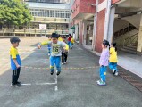 103 playing with the rubber band rope (70)