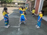 103 playing with the rubber band rope (76)