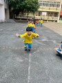 103 playing with the rubber band rope (122)